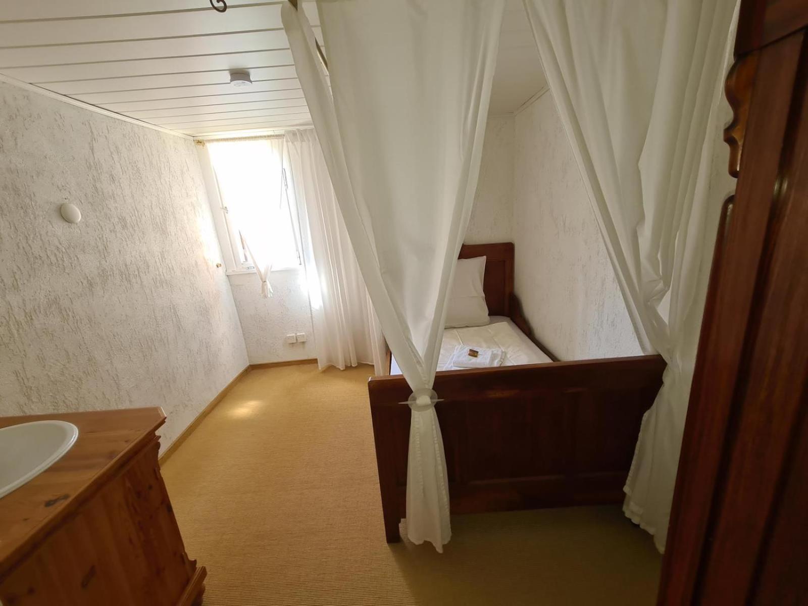 Historisches Backhaus Villa Enkirch Bagian luar foto
